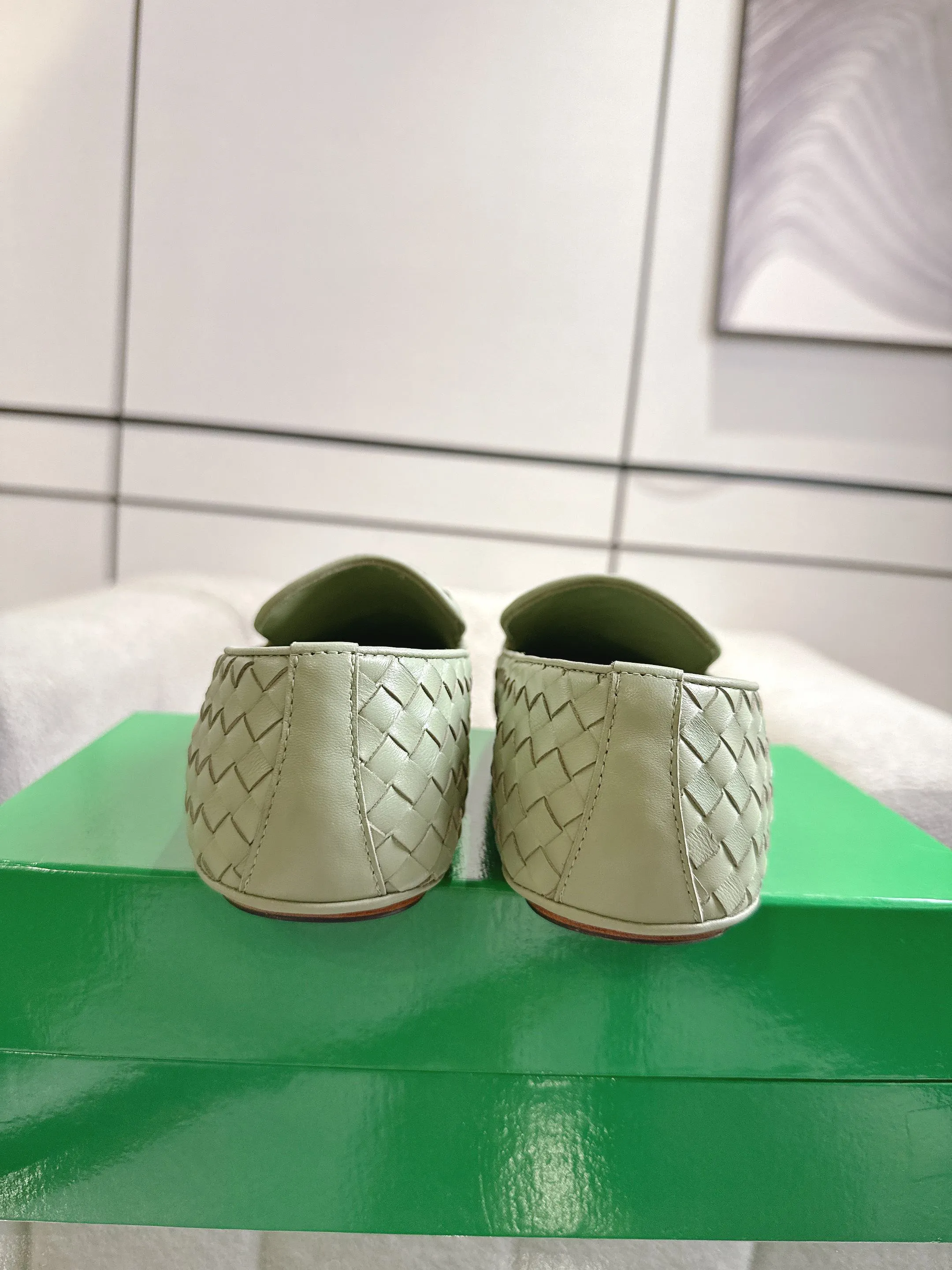 [BV] Top P: 760💰Size for couples: 35-44 (40.41 for women, 38 for men, 45.46.47, custom-made, non-returnable) Bottega Veneta 2025 autumn counter synchronized genuine leather outsole classic woven beanie shoes for couples, Bottega Veneta square-toe flat shoes, imported mixed sheepskin, imported sheep! Leather outsole! [Rose][Rose]! Purely hand-woven and operated, the original board is reproduced one-to-one! quality assurance!